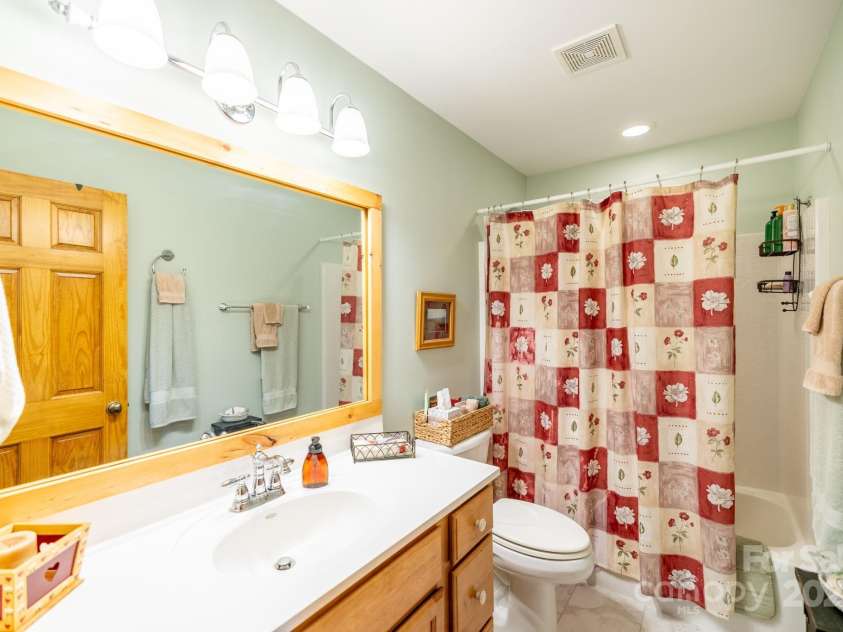 958 Alta Vista Lane, Sparta, NC 28675.  MLS# CAR4254464, YatesRealty ID 11966. 