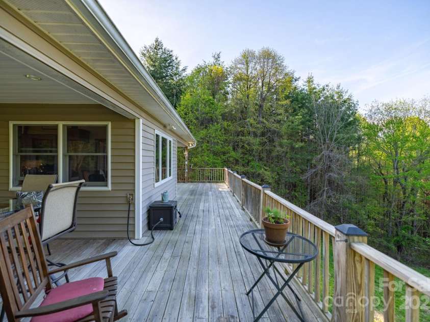 958 Alta Vista Lane, Sparta, NC 28675.  MLS# CAR4254464, YatesRealty ID 11966. 