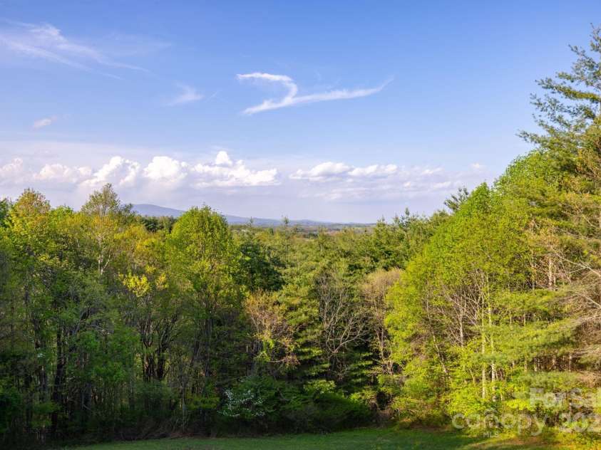 958 Alta Vista Lane, Sparta, NC 28675.  MLS# CAR4254464, YatesRealty ID 11966. 