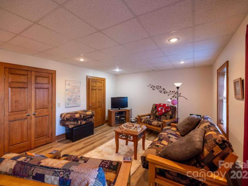 958 Alta Vista Lane, Sparta, NC 28675.  MLS# CAR4254464, YatesRealty ID 11966. 