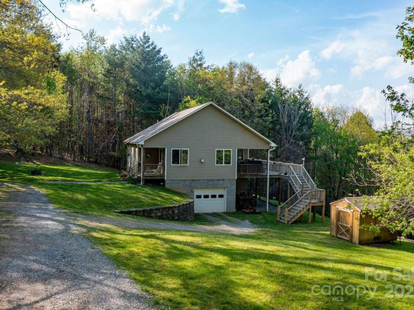 958 Alta Vista Lane, Sparta, NC 28675.  MLS# CAR4254464, YatesRealty ID 11966. 