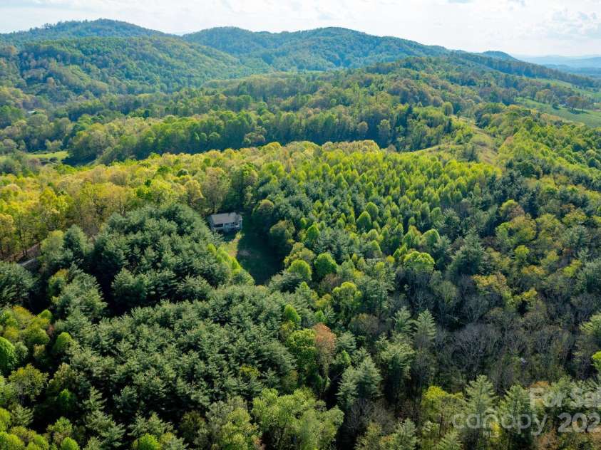 958 Alta Vista Lane, Sparta, NC 28675.  MLS# CAR4254464, YatesRealty ID 11966. 