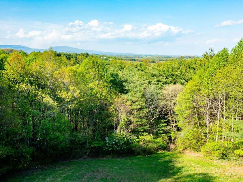 958 Alta Vista Lane, Sparta, NC 28675.  MLS# CAR4254464, YatesRealty ID 11966. 