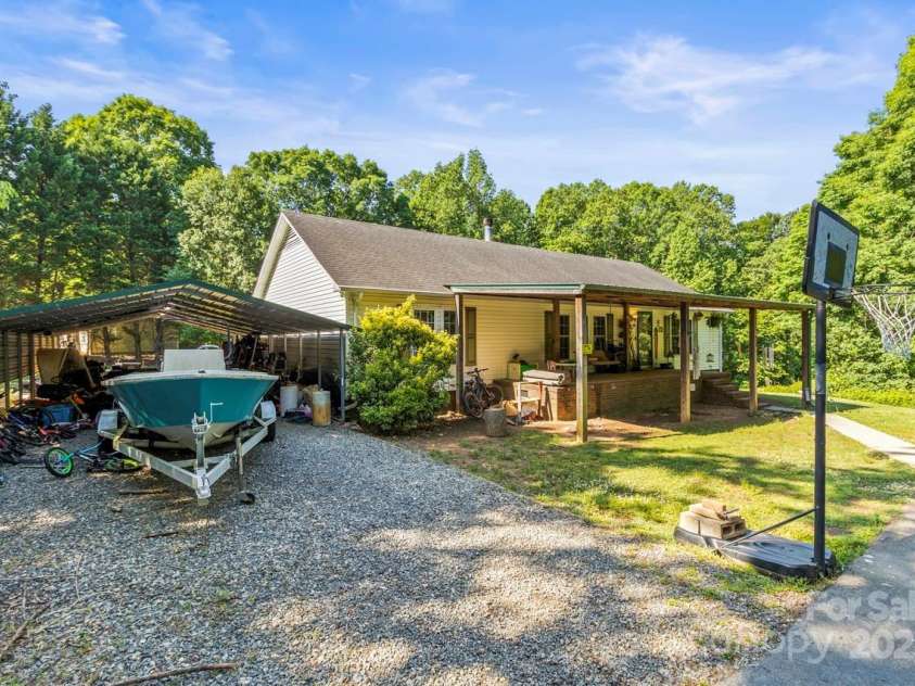 4155 Slanting Bridge Road, Sherrills Ford, NC 28673.  MLS# CAR4255911, YatesRealty ID 11967. 