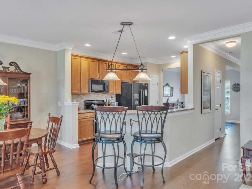 153 Snead Road, Fort Mill, SC 29715.  MLS# CAR4215793, YatesRealty ID 11969. Breakfast Bar