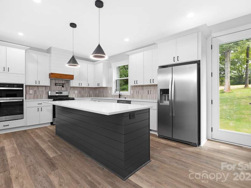 16325 Riverpointe Drive, Charlotte, NC 28278.  MLS# CAR4294871, YatesRealty ID 1197. 