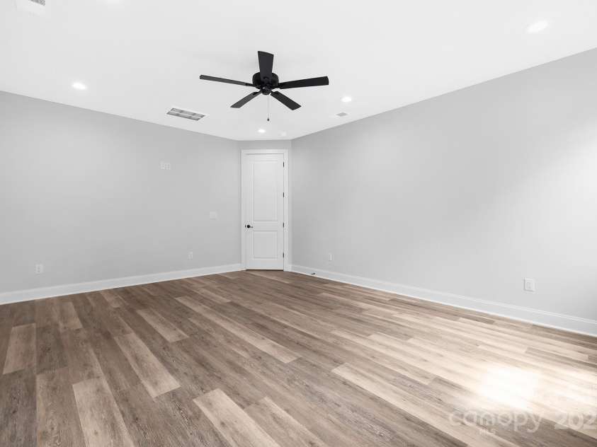 16325 Riverpointe Drive, Charlotte, NC 28278.  MLS# CAR4294871, YatesRealty ID 1197. 