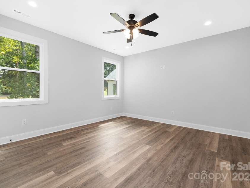 16325 Riverpointe Drive, Charlotte, NC 28278.  MLS# CAR4294871, YatesRealty ID 1197. 