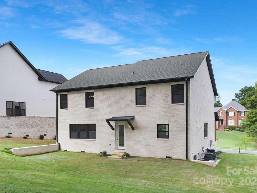 16325 Riverpointe Drive, Charlotte, NC 28278.  MLS# CAR4294871, YatesRealty ID 1197. 