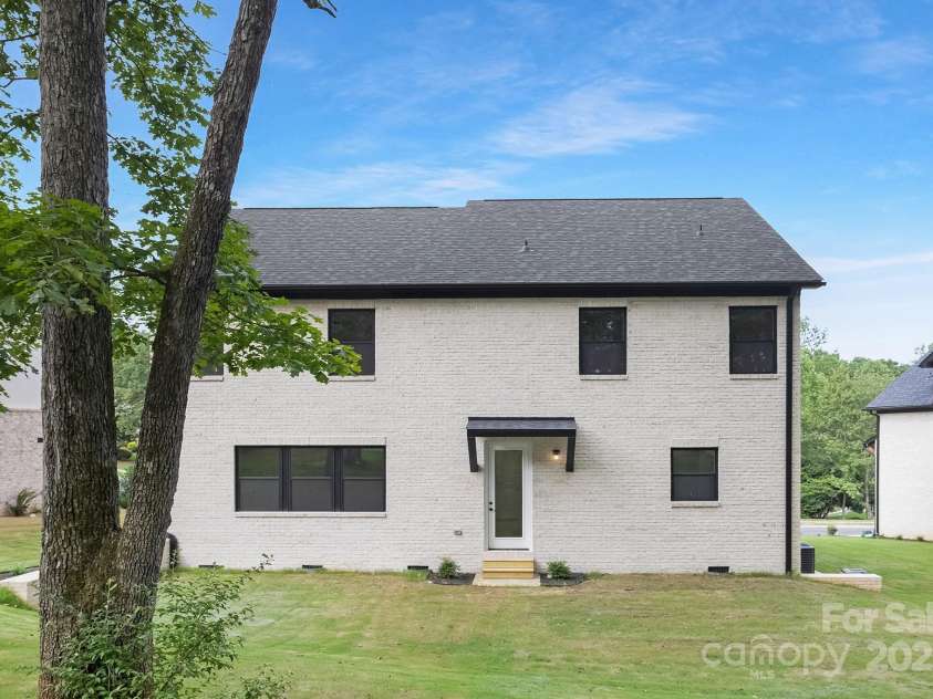 16325 Riverpointe Drive, Charlotte, NC 28278.  MLS# CAR4294871, YatesRealty ID 1197. 