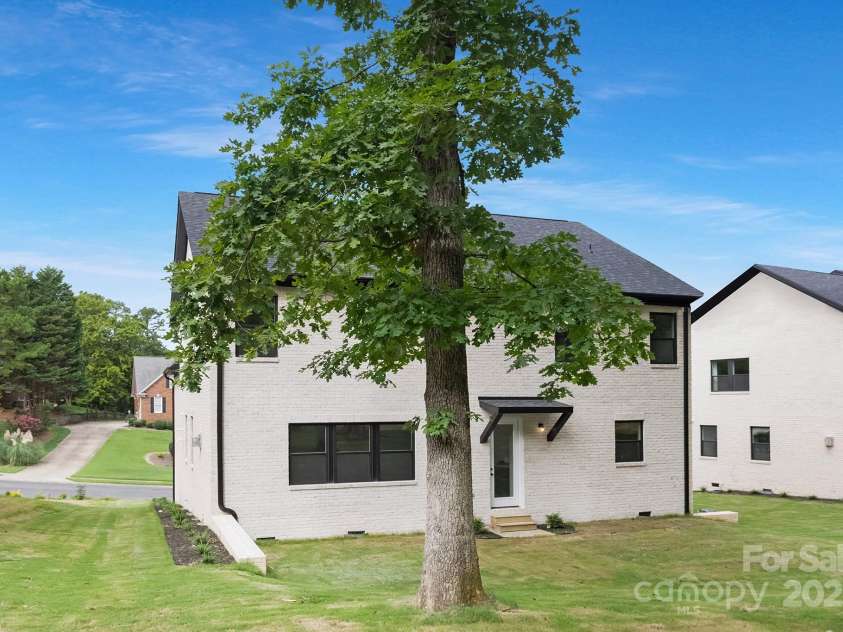 16325 Riverpointe Drive, Charlotte, NC 28278.  MLS# CAR4294871, YatesRealty ID 1197. 