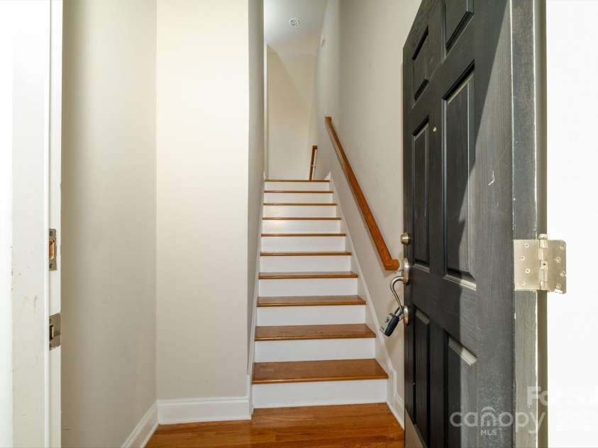 1122 Dean Hall Lane, Matthews, NC 28105.  MLS# CAR4239980, YatesRealty ID 11970. 