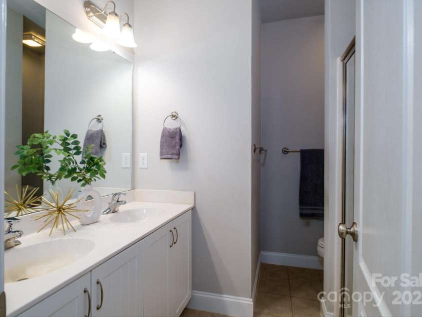 1122 Dean Hall Lane, Matthews, NC 28105.  MLS# CAR4239980, YatesRealty ID 11970. 