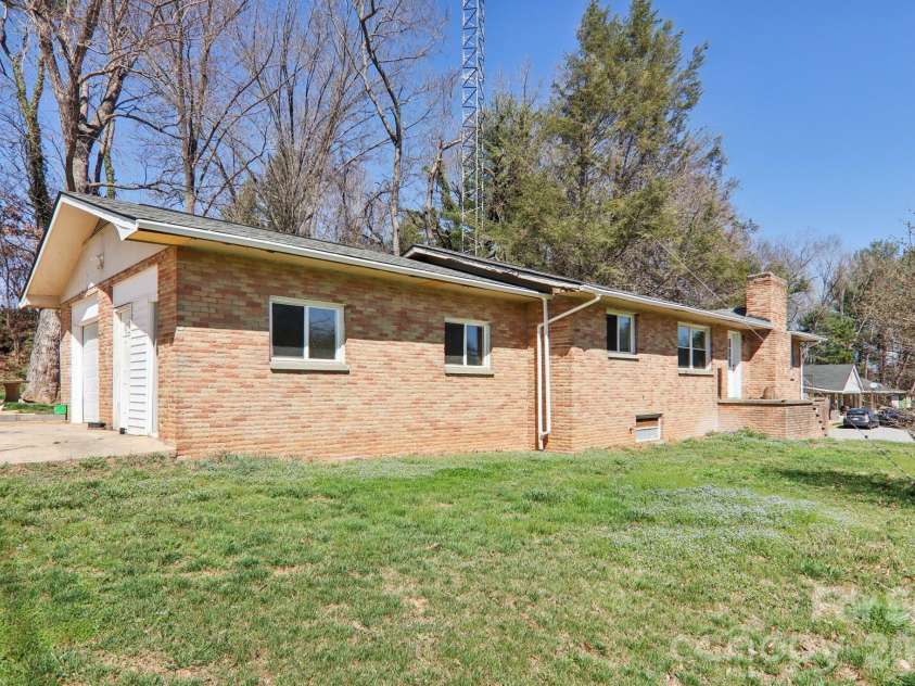 541 Paragon Parkway, Waynesville, NC 28786.  MLS# CAR4355226, YatesRealty ID 11970. 