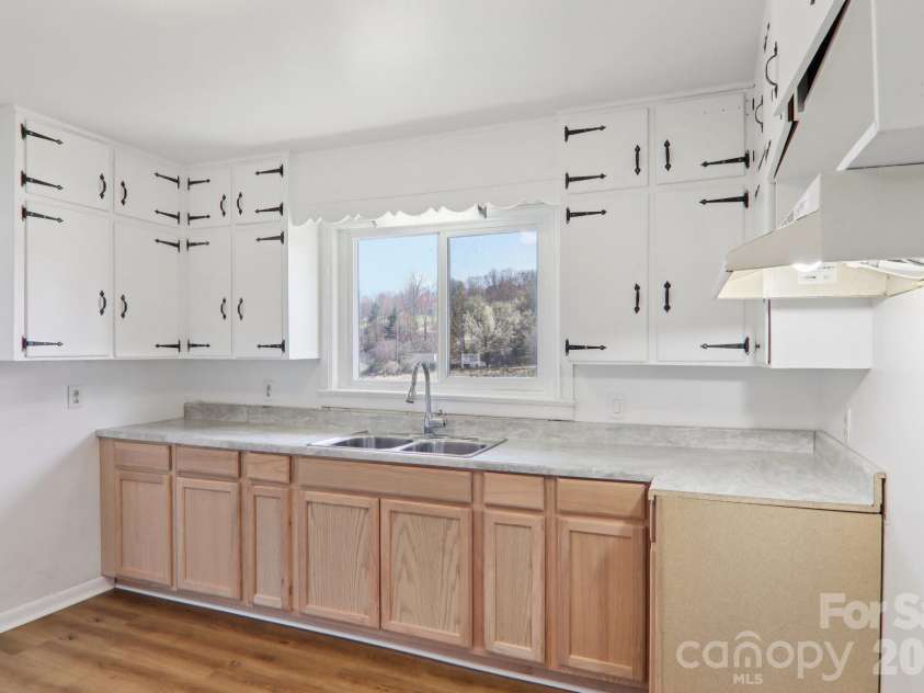 541 Paragon Parkway, Waynesville, NC 28786.  MLS# CAR4355226, YatesRealty ID 11970. 