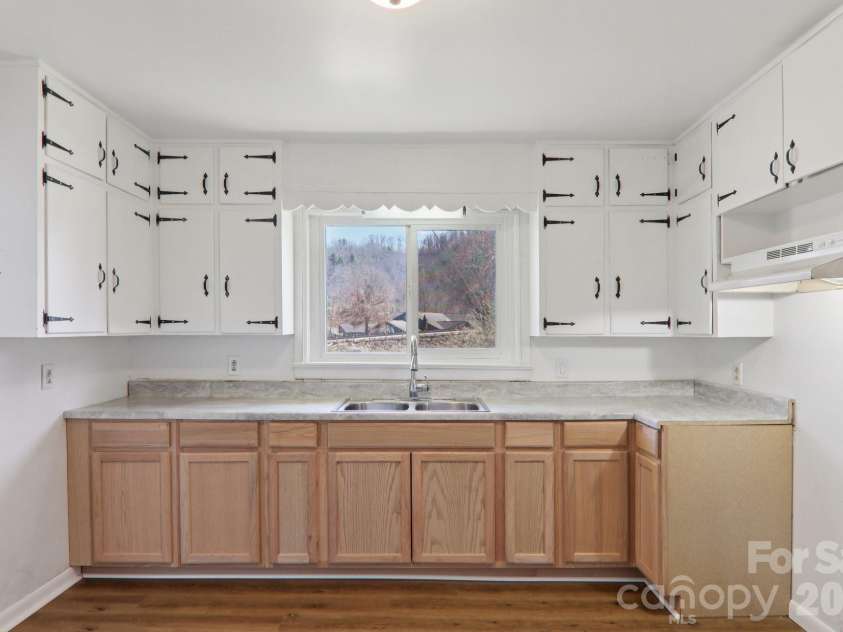 541 Paragon Parkway, Waynesville, NC 28786.  MLS# CAR4355226, YatesRealty ID 11970. 