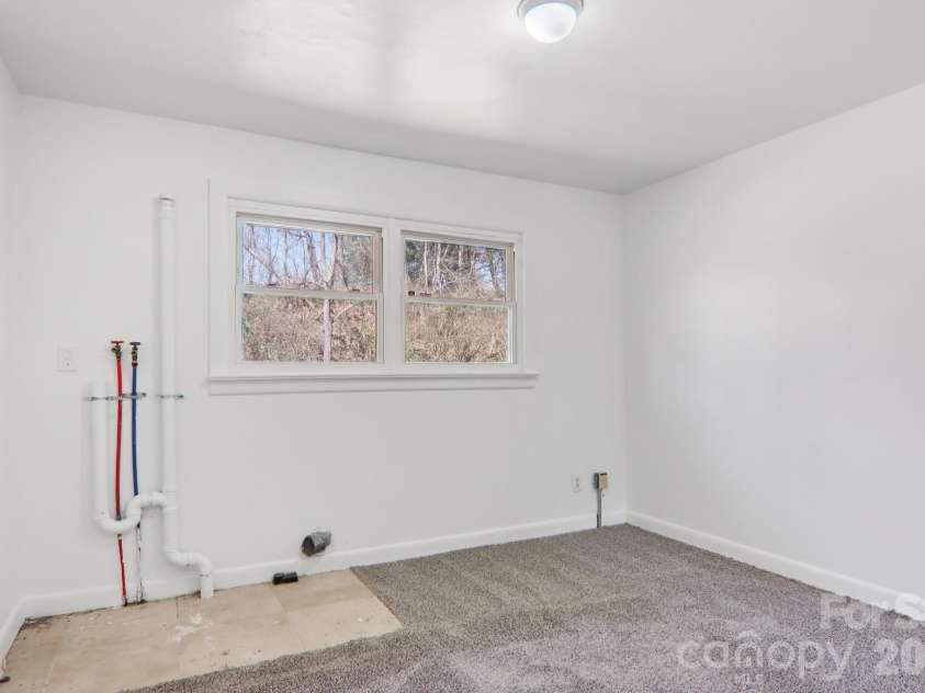 541 Paragon Parkway, Waynesville, NC 28786.  MLS# CAR4355226, YatesRealty ID 11970. 