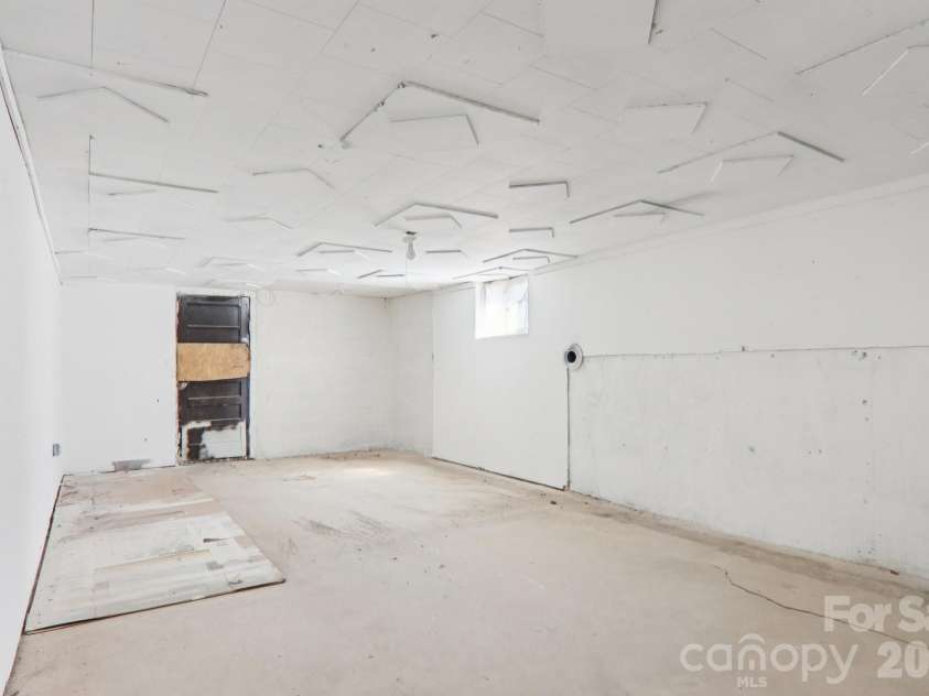 541 Paragon Parkway, Waynesville, NC 28786.  MLS# CAR4355226, YatesRealty ID 11970. 