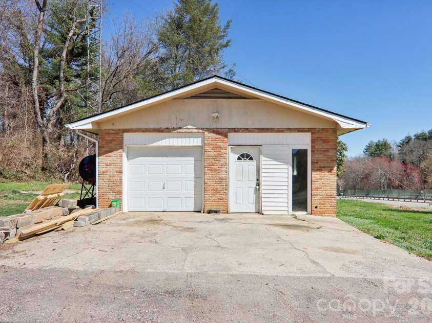 541 Paragon Parkway, Waynesville, NC 28786.  MLS# CAR4355226, YatesRealty ID 11970. 