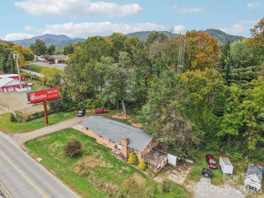 541 Paragon Parkway, Waynesville, NC 28786.  MLS# CAR4355226, YatesRealty ID 11970. 