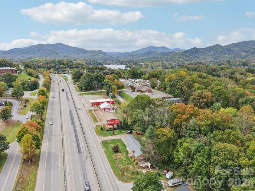 541 Paragon Parkway, Waynesville, NC 28786.  MLS# CAR4355226, YatesRealty ID 11970. 