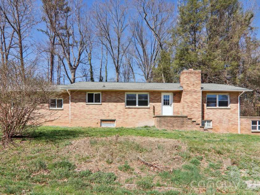 541 Paragon Parkway, Waynesville, NC 28786.  MLS# CAR4355226, YatesRealty ID 11970. 