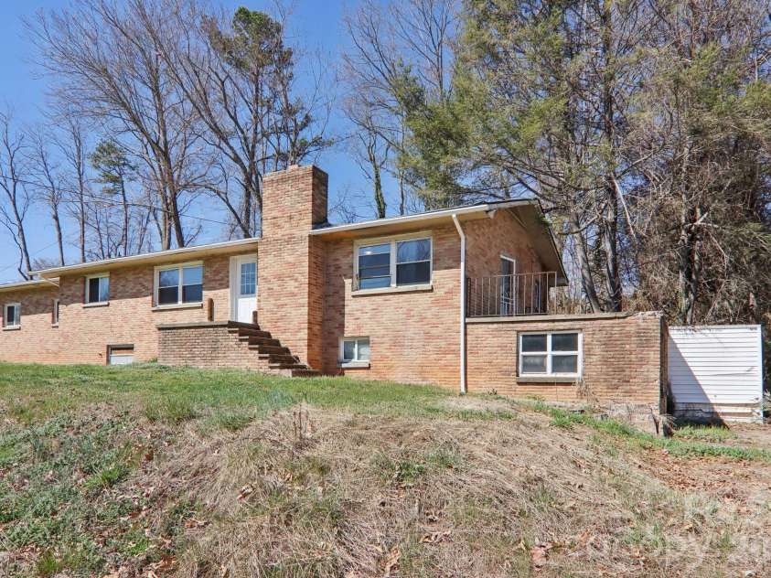 541 Paragon Parkway, Waynesville, NC 28786.  MLS# CAR4355226, YatesRealty ID 11970. 