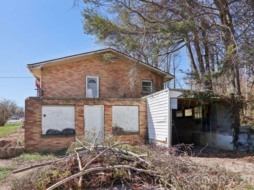 541 Paragon Parkway, Waynesville, NC 28786.  MLS# CAR4355226, YatesRealty ID 11970. 