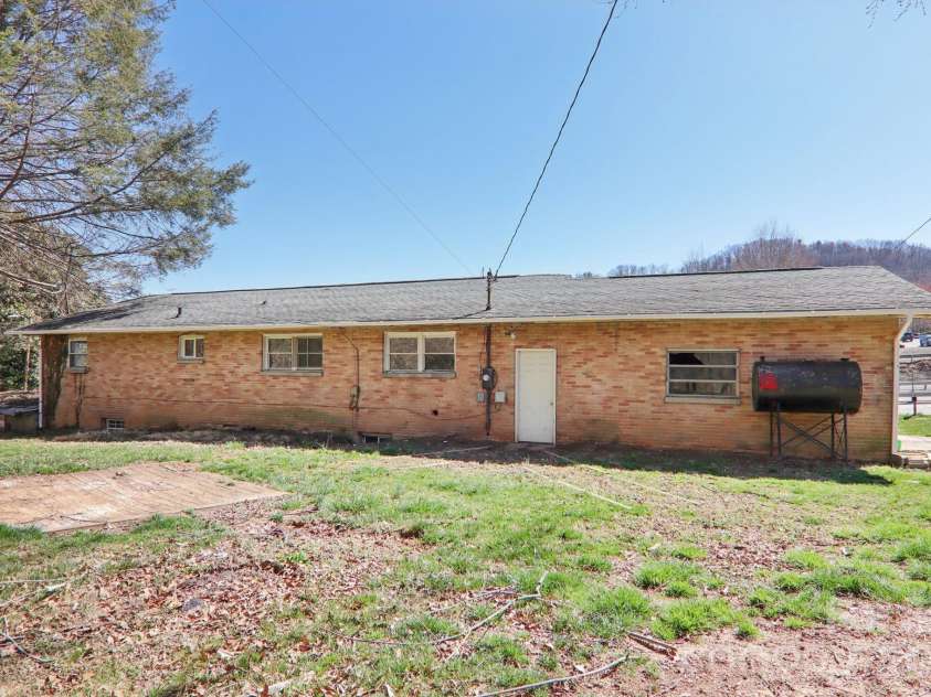 541 Paragon Parkway, Waynesville, NC 28786.  MLS# CAR4355226, YatesRealty ID 11970. 