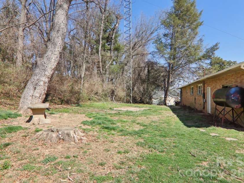 541 Paragon Parkway, Waynesville, NC 28786.  MLS# CAR4355226, YatesRealty ID 11970. 
