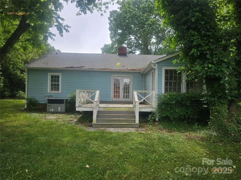 6407 Market Street, Charlotte, NC 28215.  MLS# CAR4255236, YatesRealty ID 11972. 