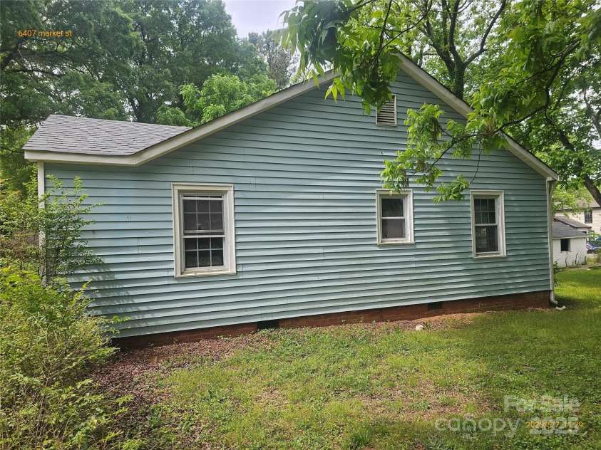6407 Market Street, Charlotte, NC 28215.  MLS# CAR4255236, YatesRealty ID 11972. 