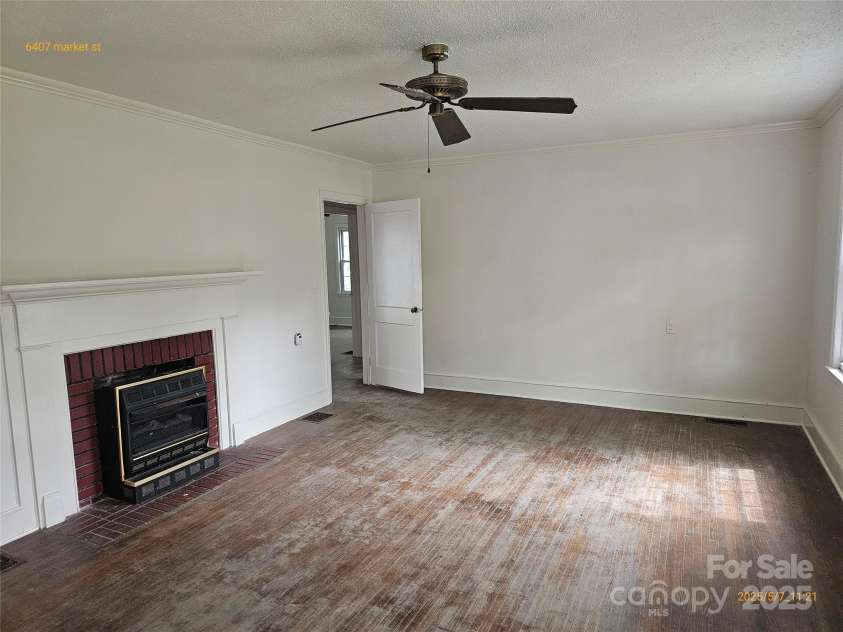 6407 Market Street, Charlotte, NC 28215.  MLS# CAR4255236, YatesRealty ID 11972. 