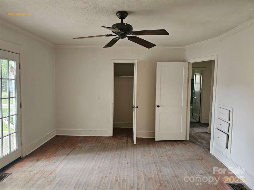 6407 Market Street, Charlotte, NC 28215.  MLS# CAR4255236, YatesRealty ID 11972. 
