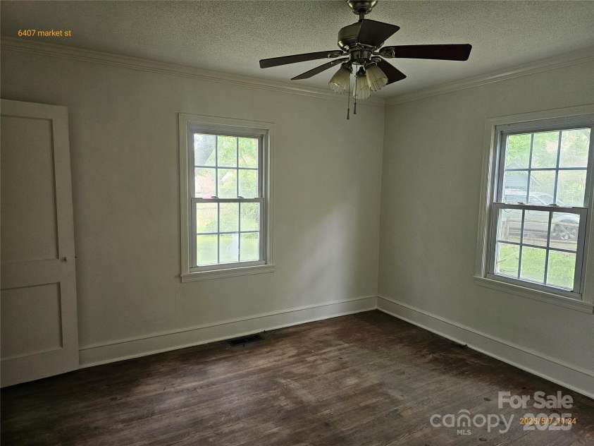 6407 Market Street, Charlotte, NC 28215.  MLS# CAR4255236, YatesRealty ID 11972. 