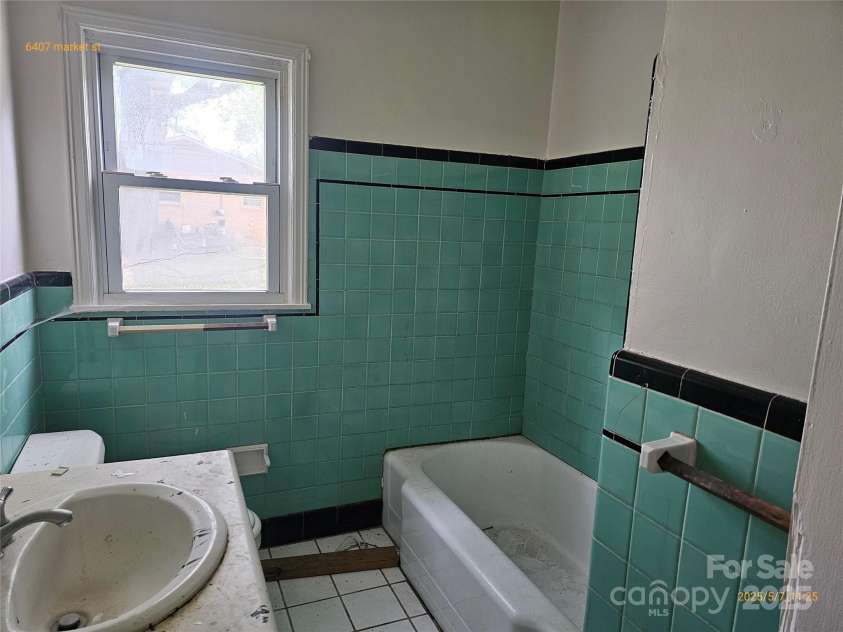 6407 Market Street, Charlotte, NC 28215.  MLS# CAR4255236, YatesRealty ID 11972. 
