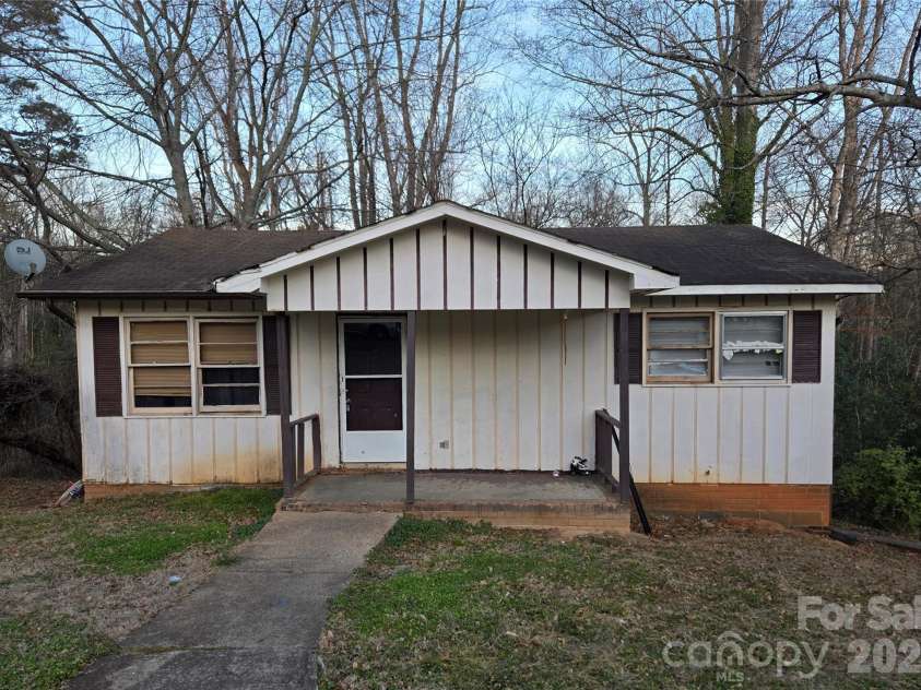 419 Rocky Brook Road, Shelby, NC 28150.  MLS# CAR4343303, YatesRealty ID 11973. 
