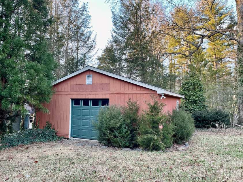 15 Beaverdam Court, Asheville, NC 28804.  MLS# CAR4332700, YatesRealty ID 11975. Shed-Studio-Workshop
