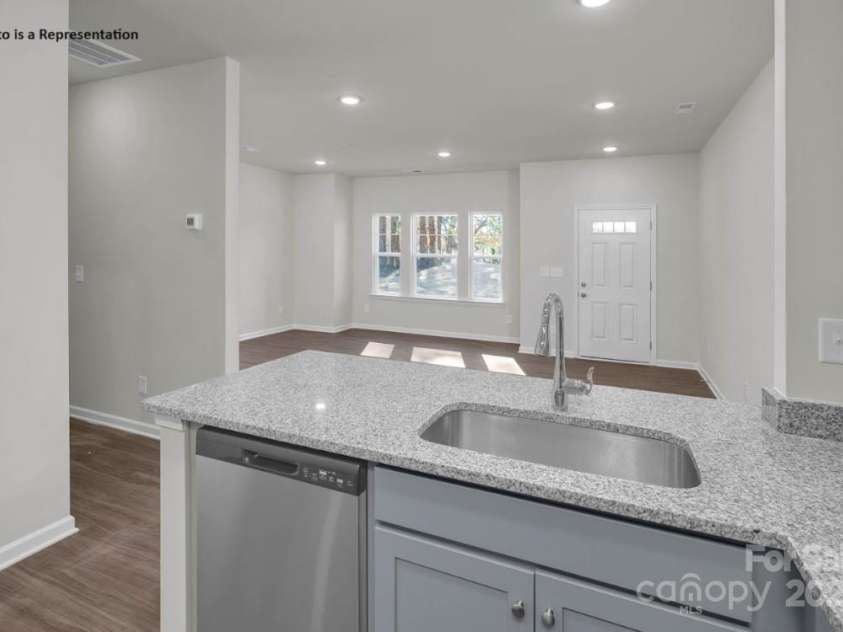 483 Shasta Street, Gastonia, NC 28052.  MLS# CAR4257207, YatesRealty ID 11976. Sierra Ridge Townhomes Gourmet Kitchen