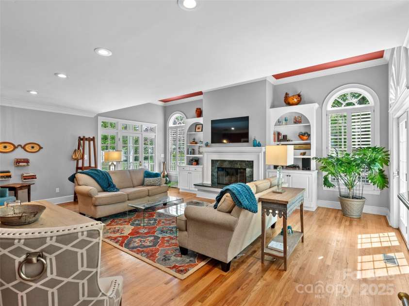 33 Mount Vernon Place, Asheville, NC 28804.  MLS# CAR4254436, YatesRealty ID 11977. 
