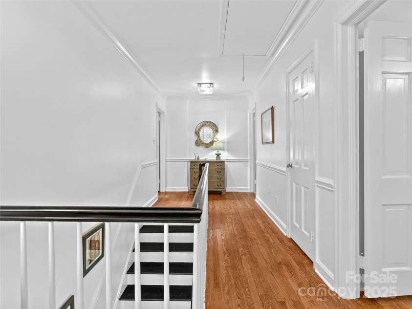 33 Mount Vernon Place, Asheville, NC 28804.  MLS# CAR4254436, YatesRealty ID 11977. 