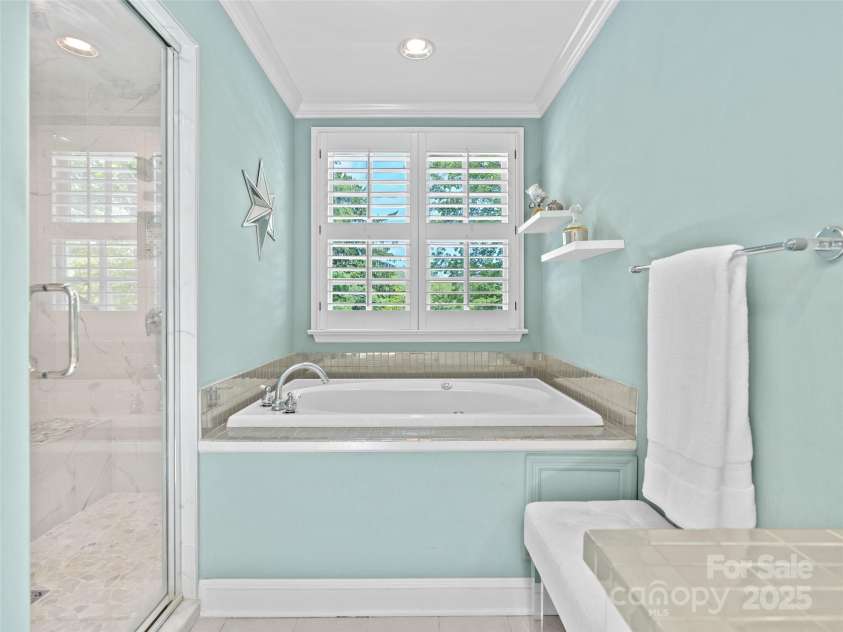 33 Mount Vernon Place, Asheville, NC 28804.  MLS# CAR4254436, YatesRealty ID 11977. 