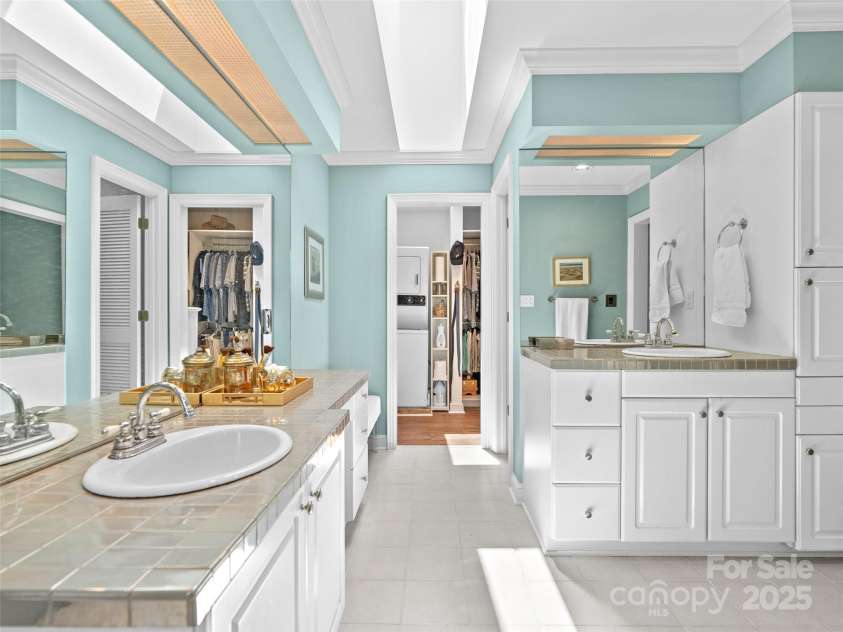 33 Mount Vernon Place, Asheville, NC 28804.  MLS# CAR4254436, YatesRealty ID 11977. 