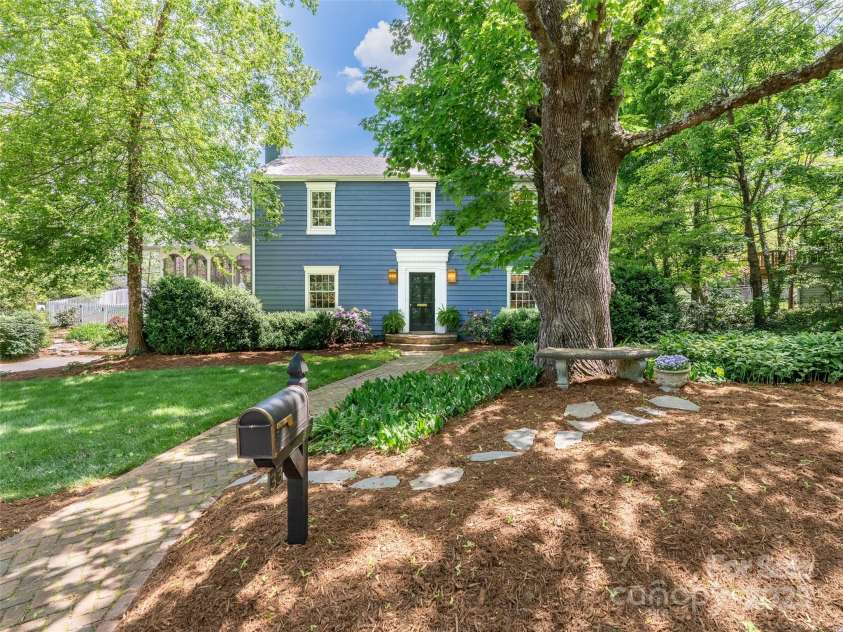 33 Mount Vernon Place, Asheville, NC 28804.  MLS# CAR4254436, YatesRealty ID 11977. 