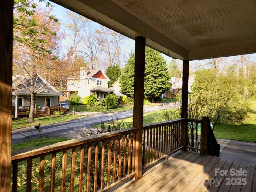 17 Lamar Avenue, Asheville, NC 28803.  MLS# CAR4245580, YatesRealty ID 11978. 