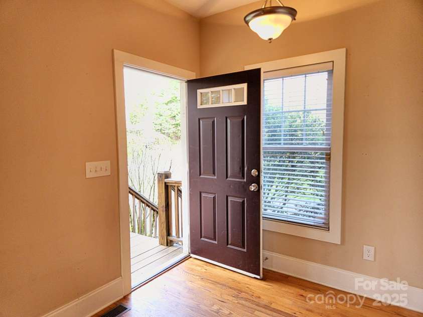 17 Lamar Avenue, Asheville, NC 28803.  MLS# CAR4245580, YatesRealty ID 11978. 