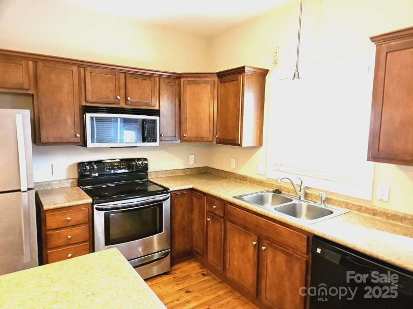 17 Lamar Avenue, Asheville, NC 28803.  MLS# CAR4245580, YatesRealty ID 11978. 