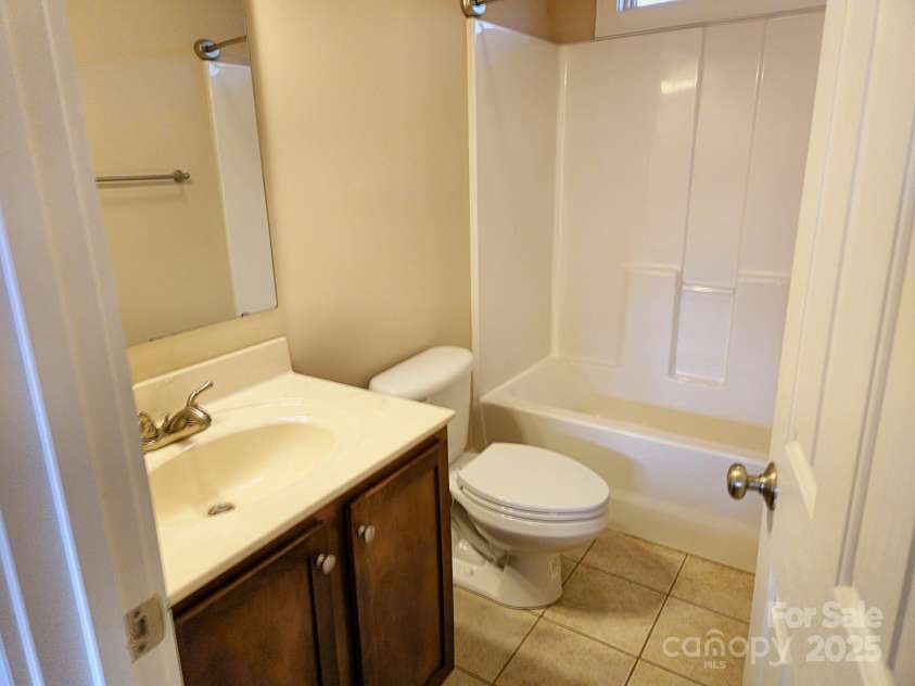 17 Lamar Avenue, Asheville, NC 28803.  MLS# CAR4245580, YatesRealty ID 11978. 