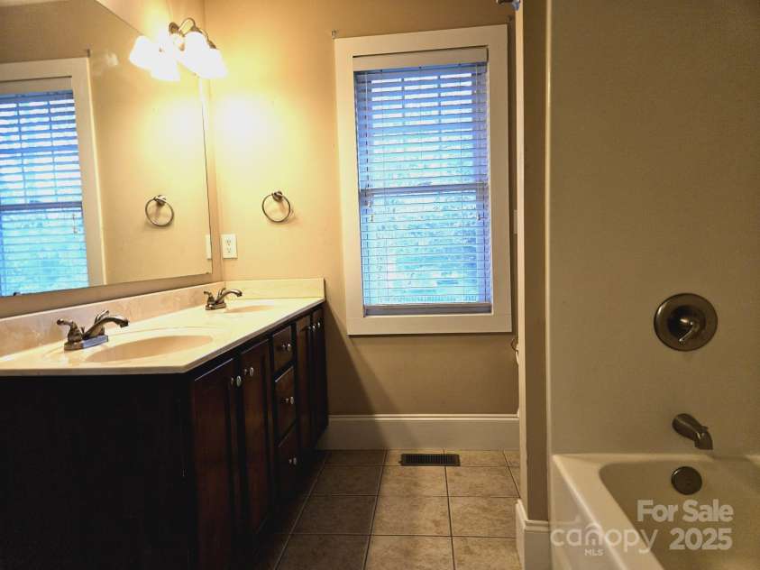 17 Lamar Avenue, Asheville, NC 28803.  MLS# CAR4245580, YatesRealty ID 11978. 