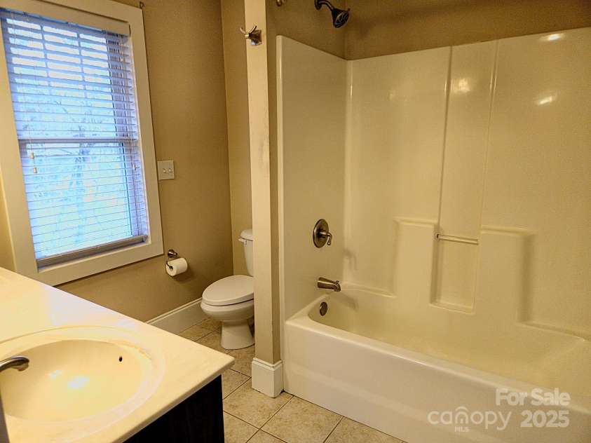 17 Lamar Avenue, Asheville, NC 28803.  MLS# CAR4245580, YatesRealty ID 11978. 